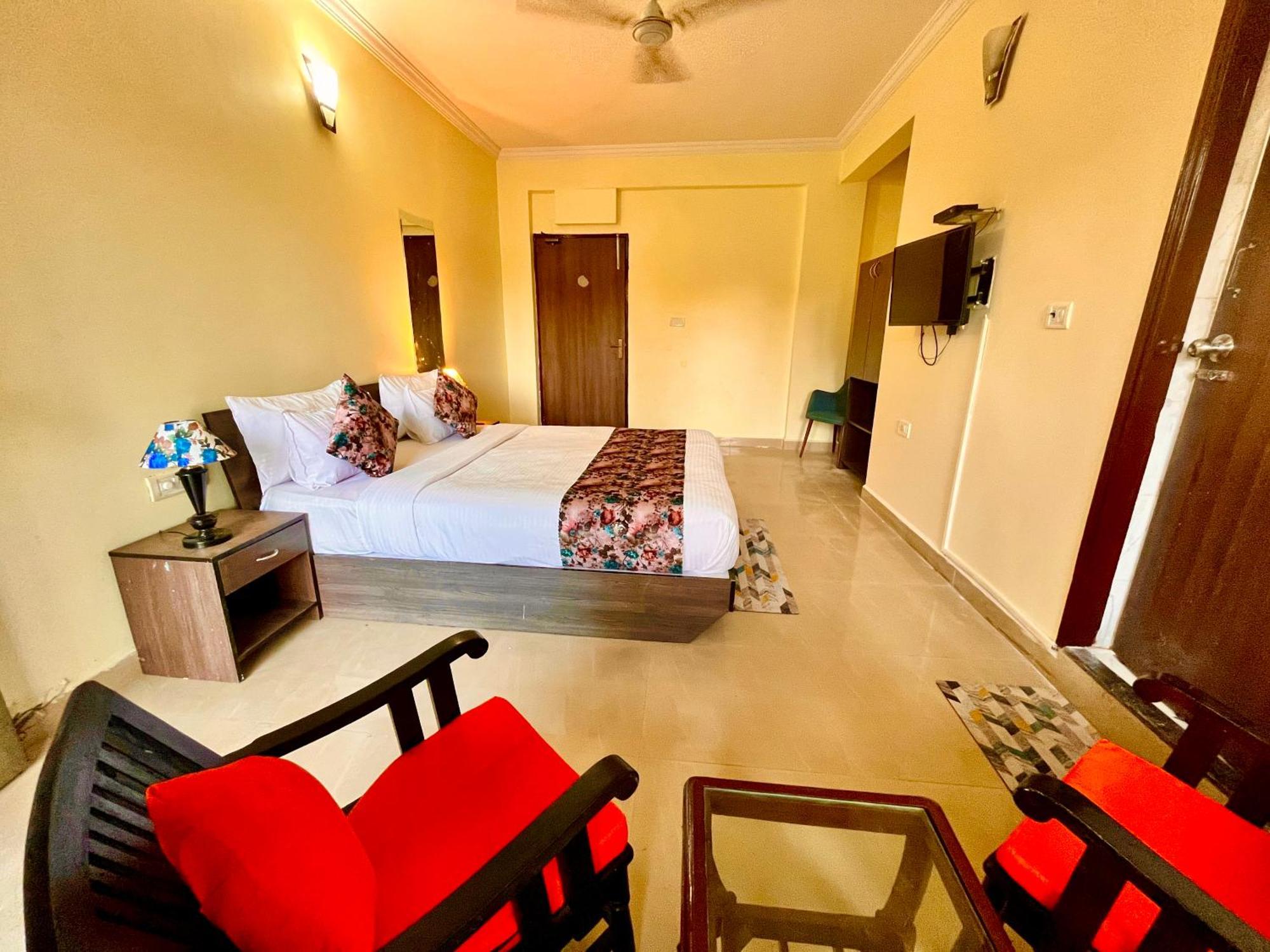Summer Beach Resort, Goa - #Near Baga Beach #Swimming Pool #Garden #Bar #Lift #Premium Rooms #Property Of The Year #70565-84665 Calangute Exterior photo